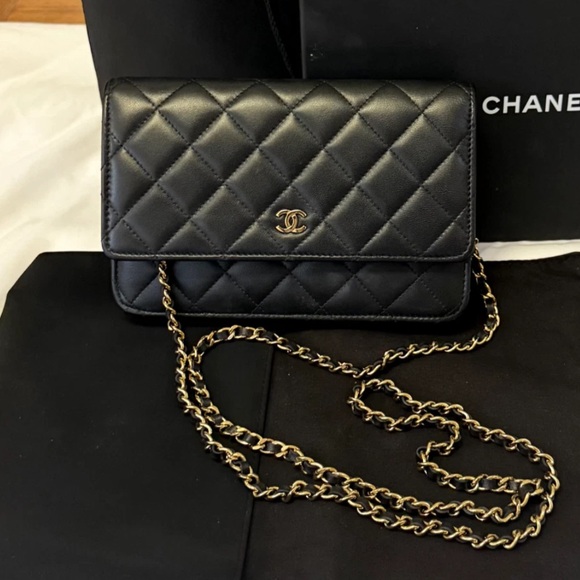 Chanel Black Quilted Crossbody Bag with Gold Chain - Picture 1 of 3